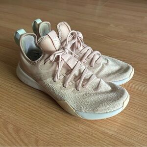 Nike Foundation Elite TR Beige Guava Low Top Sneakers Women’s 7